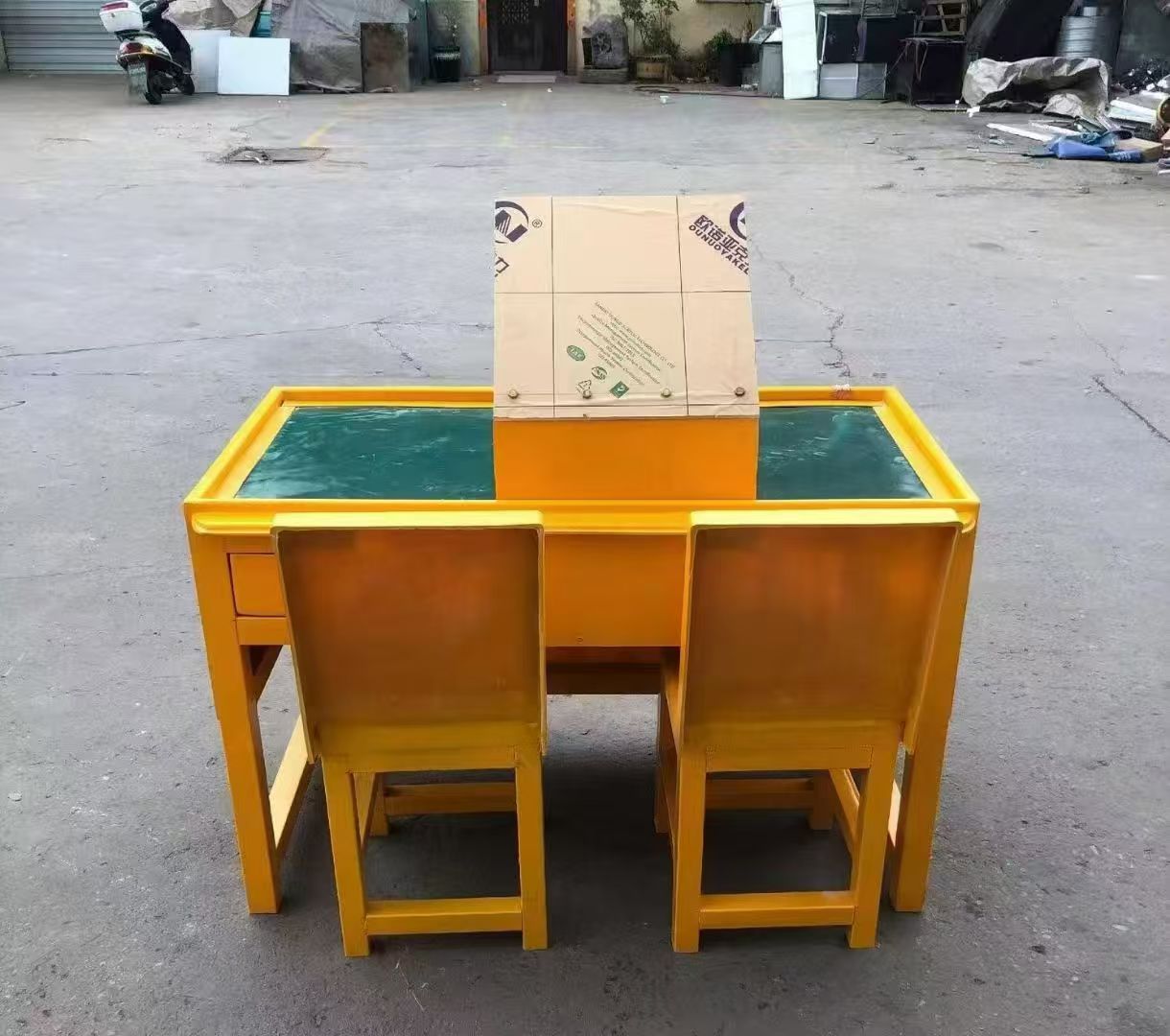 庆阳防静电导通桌井下煤矿火工品发放桌：危险品流转的安全守护者